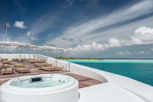 Diving Maldives from a luxury liveaboard